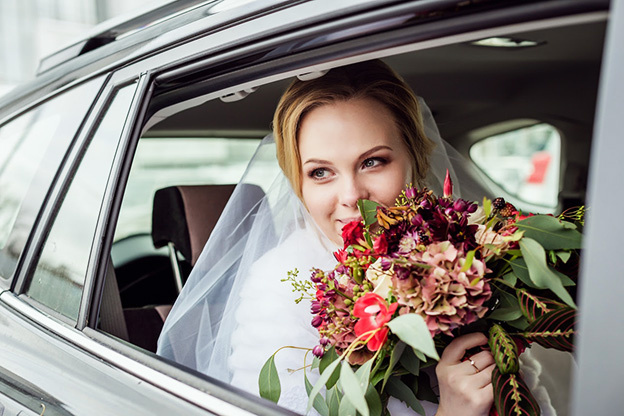 Свадебный кортеж: аренда авто с водителем или самостоятельно?
