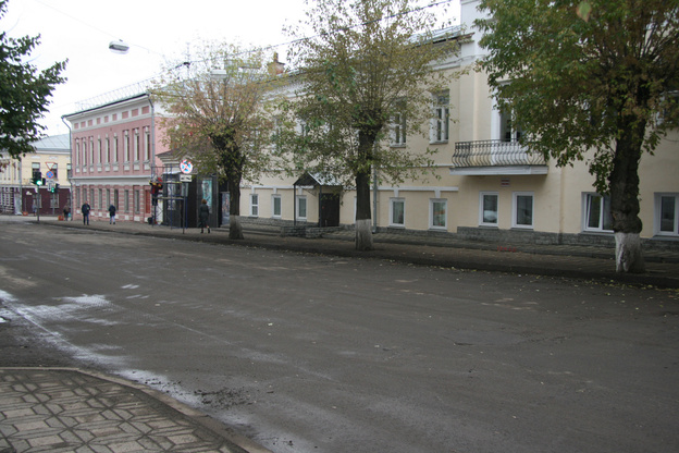 Улица, которую пощадило кировское градостроительство. Сравниваем исторические и современные виды Спасской