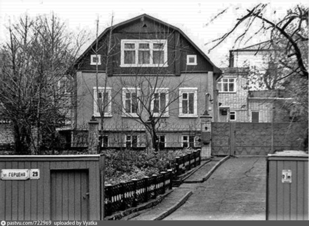Купеческие дома, публичная библиотека и элитное жильё. Как изменилась улица Герцена за 200-летнюю историю
