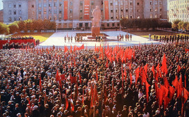 22 апреля день рождения В.И.Ленина. О том, как устанавливали памятник Ленину на Театральной площади расскажет архивная киноплёнка.