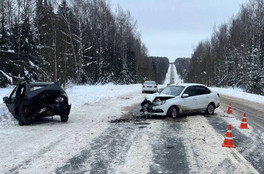Под Куменами столкнулись две «Лады Гранта», пострадали пять человек