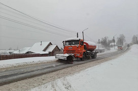 В Кирове из-за снегопада дорожные службы вывели на улицы всю технику