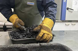 Асфальт для трасс в Кировской области проверили в лаборатории