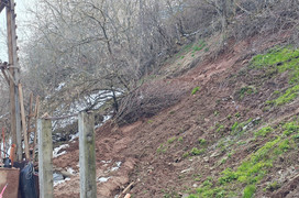 В Кирове из-за талых вод сошел оползень