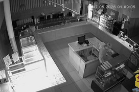 Полиция Кирова ищет мужчину, укравшего продукты из столовой