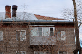 В Лянгасово жильцы дома девять месяцев живут под плёнкой вместо крыши