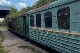 «Это не общественный транспорт»: директор узкоколейки в Каринторфе объяснил тарифы для туристов