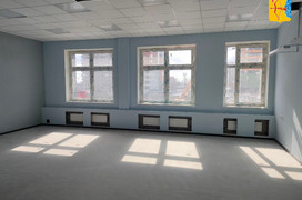 У новой школы на Рудницкого благоустраивают территорию