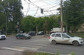 В Кирове второй день не работает светофор на перекрёстке