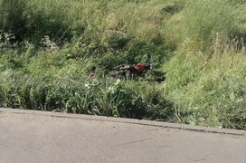 Мотоциклист в Нововятске врезался в бордюр и опрокинулся