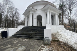 В Александровском саду обновили ротонды