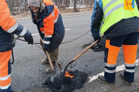 В Кировской области за неделю залатали ямы на 24 участках дорог