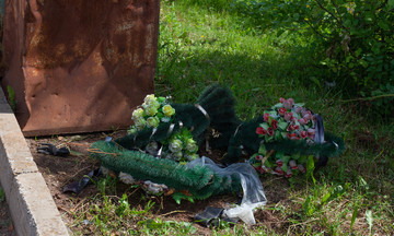 Смеяться и пить на кладбище. Что нельзя делать 7 ноября, чтобы не навлечь горе