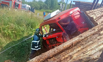 Под Верхнекамском поезд столкнулся с грузовиком на переезде