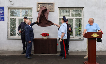 В Кирове открыли мемориальную доску Марату Эпштейну
