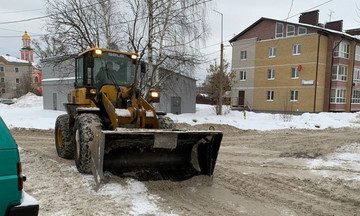 После жалоб жителей в загородной части Кирова усилили уборку снега