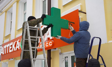 В Кирове начали демонтировать незаконные вывески