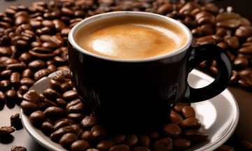 Вызывает бессонницу, обезвоживает организм и помогает протрезветь: восемь мифов о кофеине