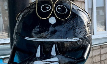 В Белой Холунице появился «железный колобок»