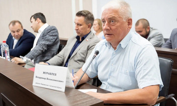 Владимир Журавлёв потребовал жёстко реагировать на срыв сроков при строительстве школ