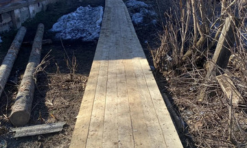 В Кирове ремонтируют наплавные тротуары