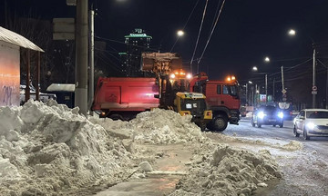 С приходом тепла в Кирове начали вывозить снег с подтапливаемых участков