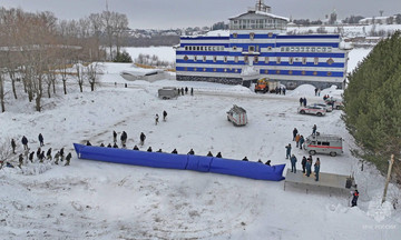 В Кирове спасатели вытаскивали людей и машины из воды на учениях