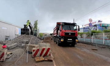 На улице Романа Ердякова в Кирове меняют аварийный коллектор