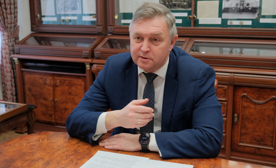 Роман Береснев: «Спасибо каждой женщине, которая служит на благо области»