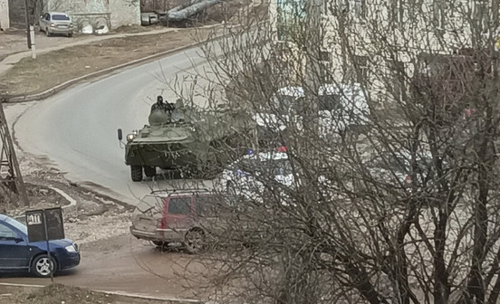 На улицах Кирова заметили военную технику
