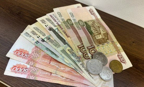 Банк спас сбережения кировчанки от телефонных мошенников