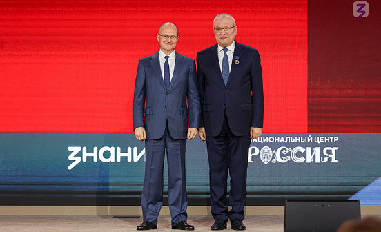 Александр Соколов получил высшую награду Российского общества «Знание»