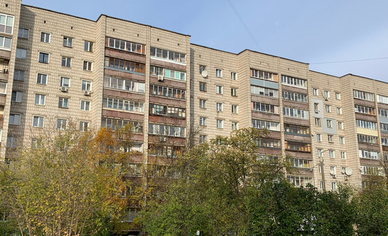 В Госдуме предложили обязать ставить скамейки у всех подъездов