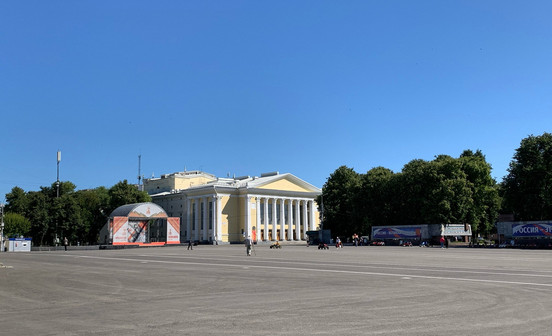 1 сентября на Театральной площади выступит группа «Нэнси и Сидоров»