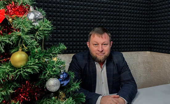 «Главное, чтобы люди жили мирно и счастливо». Вячеслав Симаков в проекте «Не тайный Дед Мороз»