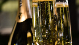 С нового года в России могут поднять цены на шампанское на 18%