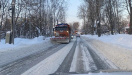 После метели в Кирове продолжают круглосуточно чистить дороги и тротуары