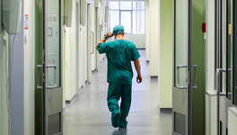 Правительство России выделило более 58 млрд рублей на увеличение зарплат врачам