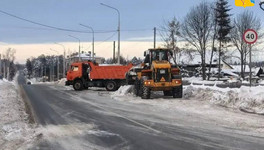 В Кировской области на трассы вывели более 300 единиц техники из-за непогоды