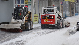 90 единиц техники, пробки и ДТП. Как прошёл первый декабрьский снегопад в Кирове
