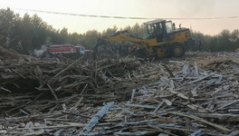 В Подосиновском районе загорелась свалка древесных отходов