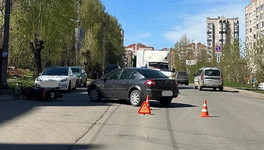 В Кирове на улице Кольцова столкнулись мотоцикл и «Рено»