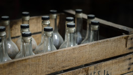 Двоих кировчан осудили за попытку продать 10 тысяч бутылок контрафактного алкоголя