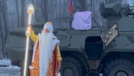 В Белгороде Дед Мороз проехался на БТР