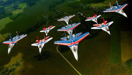 «Русские Витязи» отрепетировали фигуры высшего пилотажа в небе над Кировом