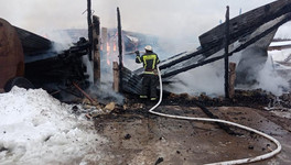 В Кировской области за сутки сгорели гараж и пристройка к дому