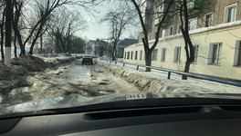 Кировчане ездят к дому по разбитой дороге, так как соседи не хотят её ремонтировать