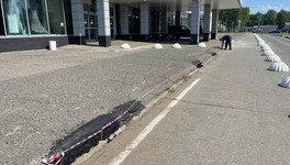Арматура и «ляпки» на тротуаре. Общественник поделился фотографиями ремонта пешеходной зоны у Победилово