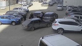 В Кирове трое мужчин избили таксиста за сделанное замечание