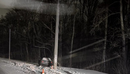 В Кирове водитель иномарки врезался в опору ЛЭП